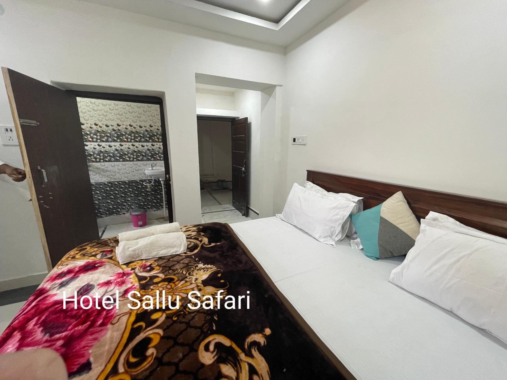 Hotel Sallu Safari Jaisalmer Bagian luar foto