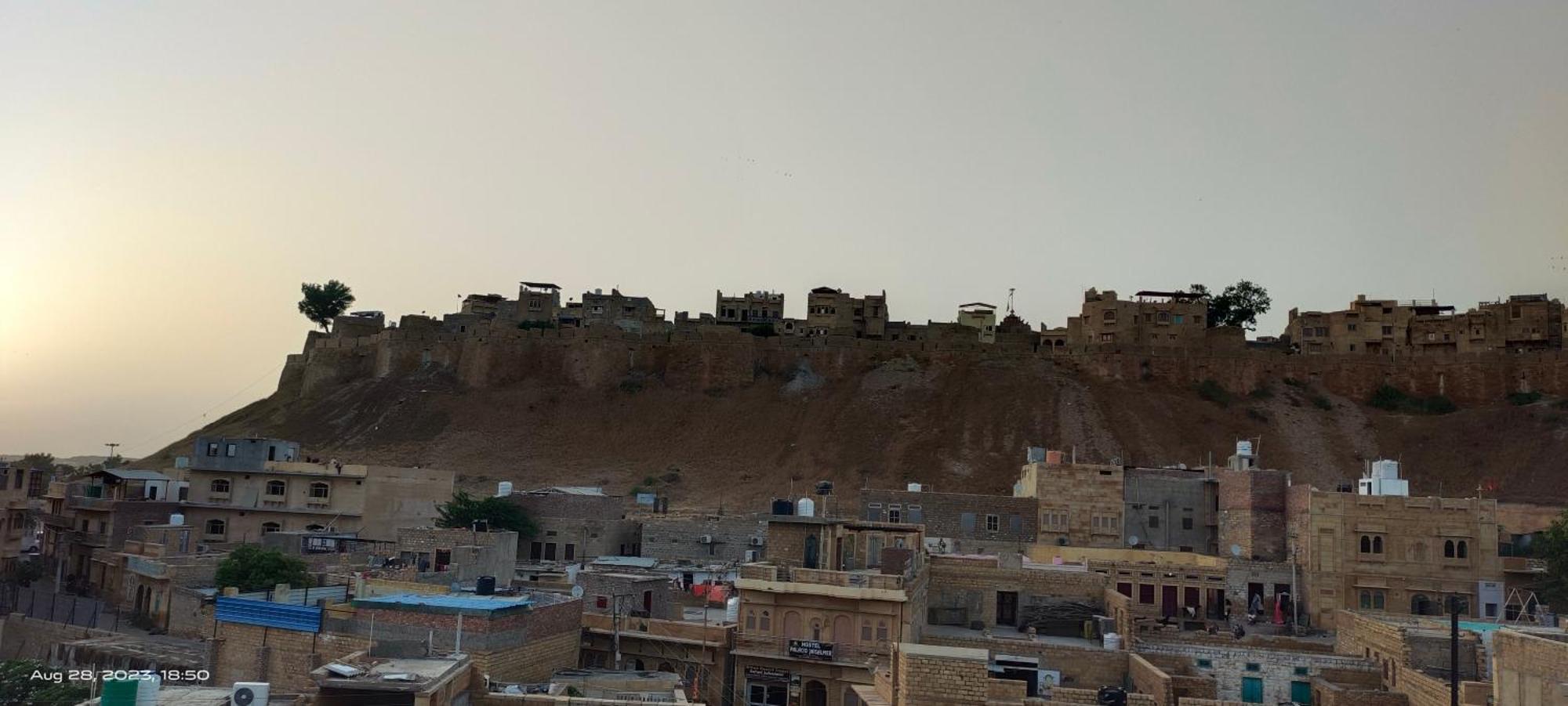 Hotel Sallu Safari Jaisalmer Bagian luar foto