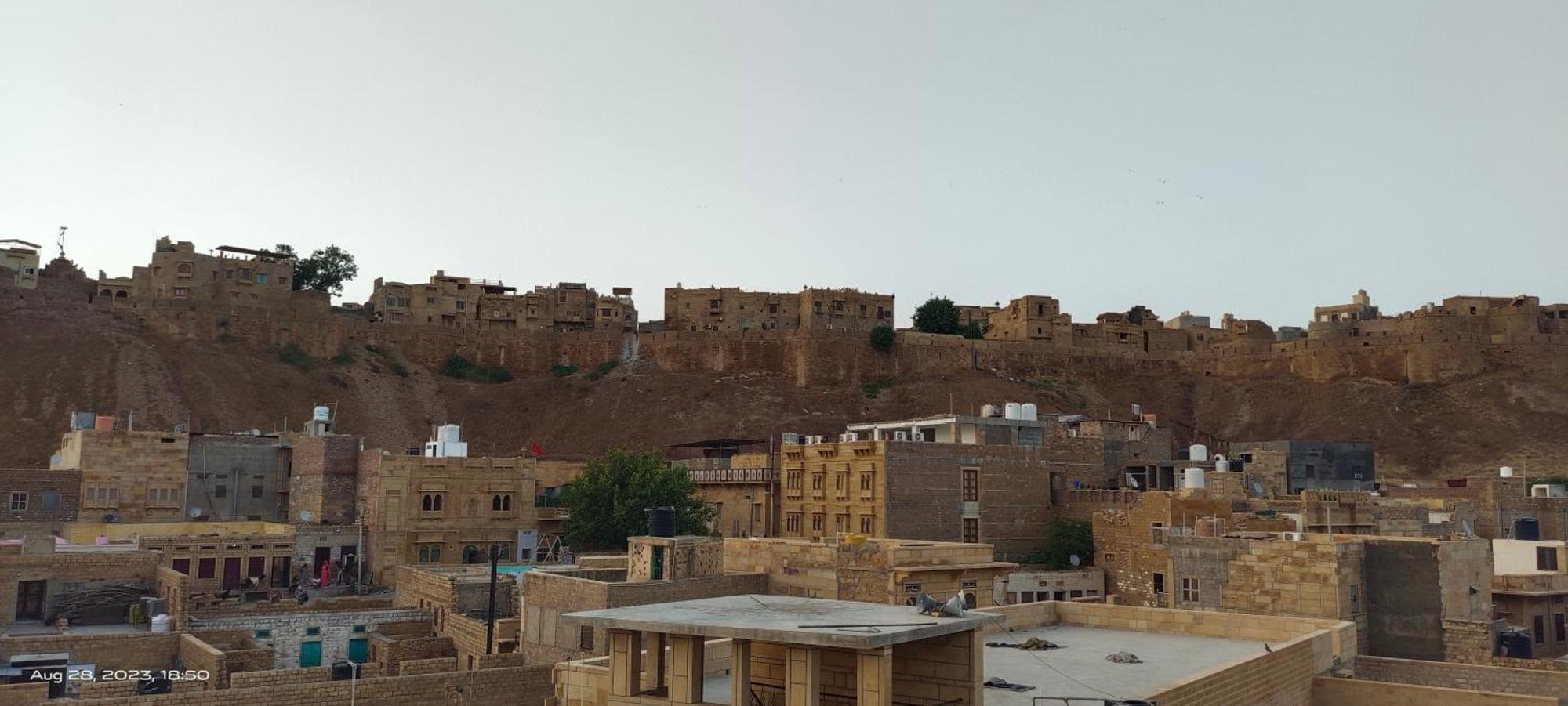 Hotel Sallu Safari Jaisalmer Bagian luar foto